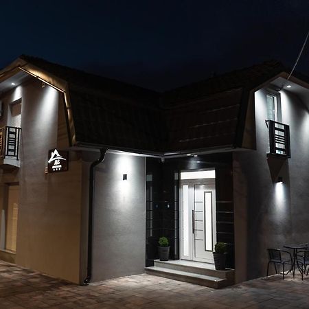 J&S Apartments Nisz Zewnętrze zdjęcie