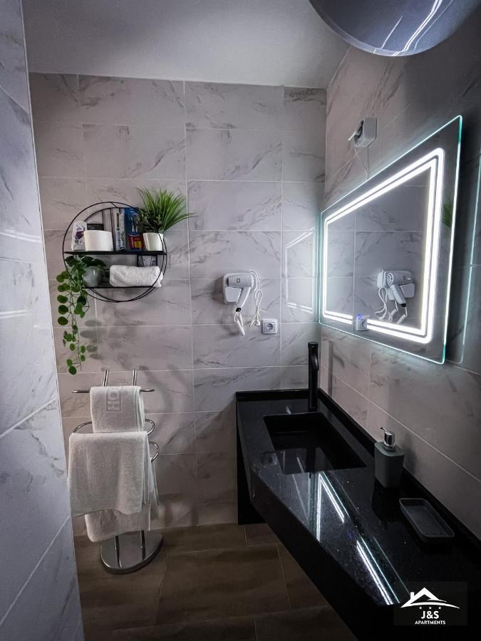 J&S Apartments Nisz Zewnętrze zdjęcie
